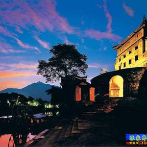 喜樂(lè)L線：天門山、張家界、袁家界、猛洞河、鳳凰古城超經(jīng)典五日游